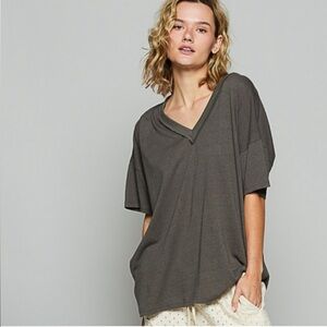 POL women’s oversized gray v neck t shirt size medium